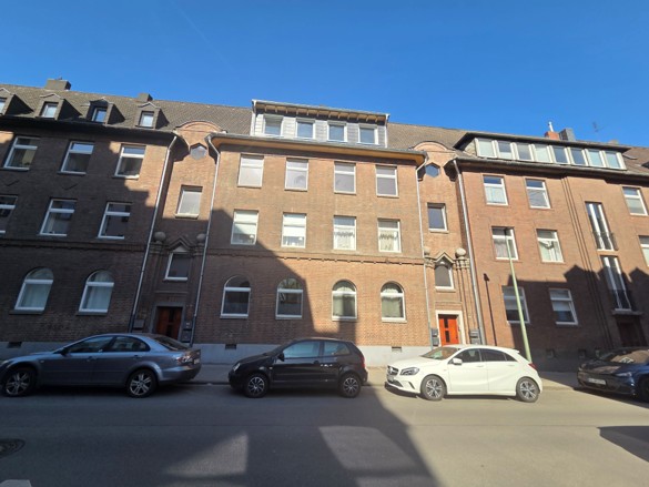 Mehrfamilienhaus mit charmanten 4-Zimmer-Altbauwohnungen im Amtsgerichtsviertel Duisburg-Ruhrort